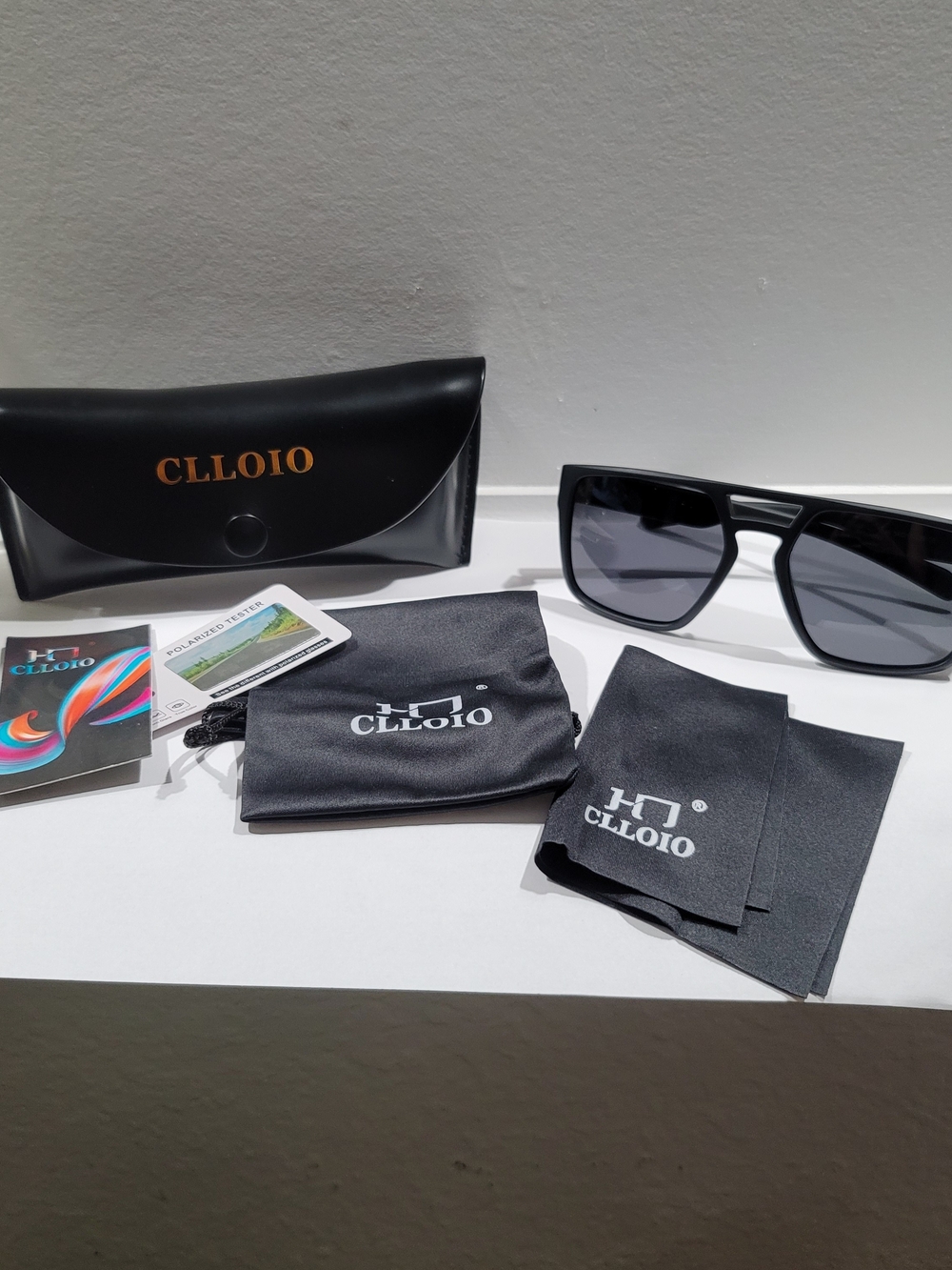 CLLOIO Black Polarized Sunglasses with Case